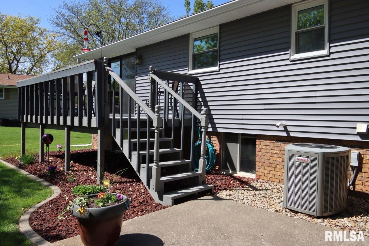 204 Hemlock Street Pekin, IL 61554 - Photo 4 of 71