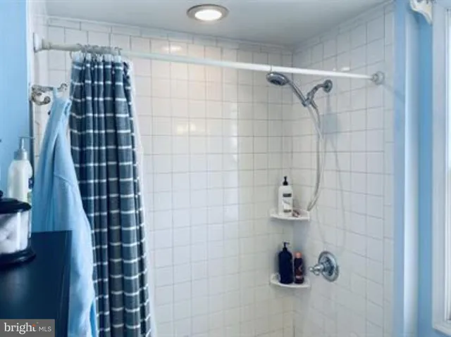 $2,250 | 734 North Taylor Street, Philadelphia, PA 19130