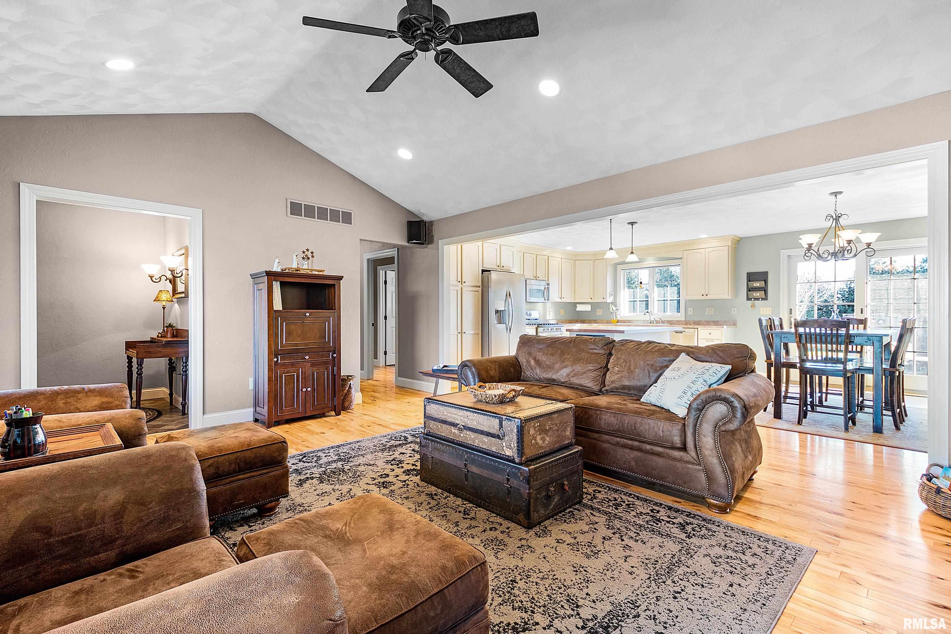 1404 Kelsey's Way Metamora, IL 61548 - Photo 15 of 50 Gallery Image 15