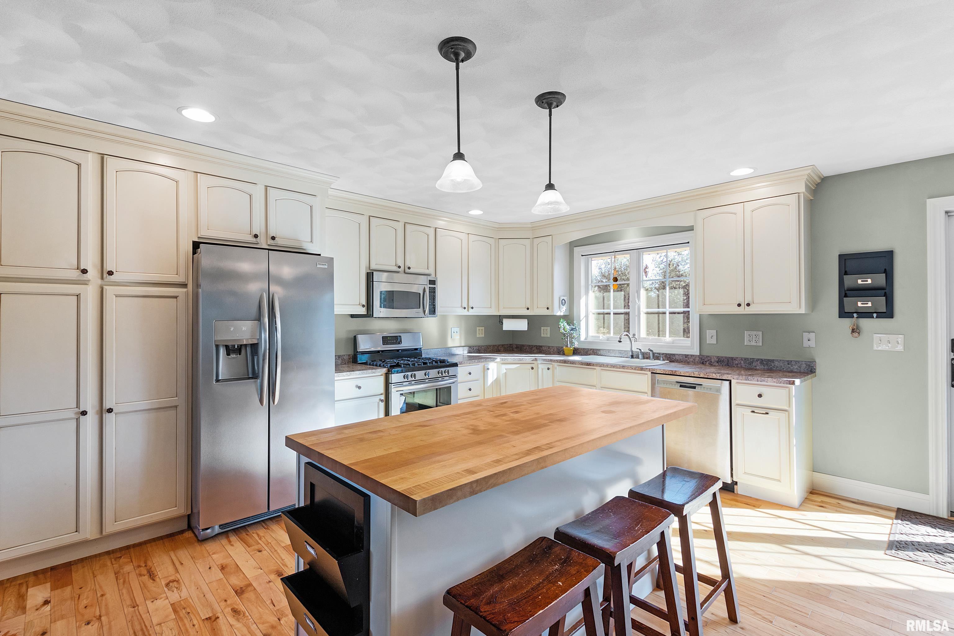 1404 Kelsey's Way Metamora, IL 61548 - Photo 20 of 50 Gallery Image 20