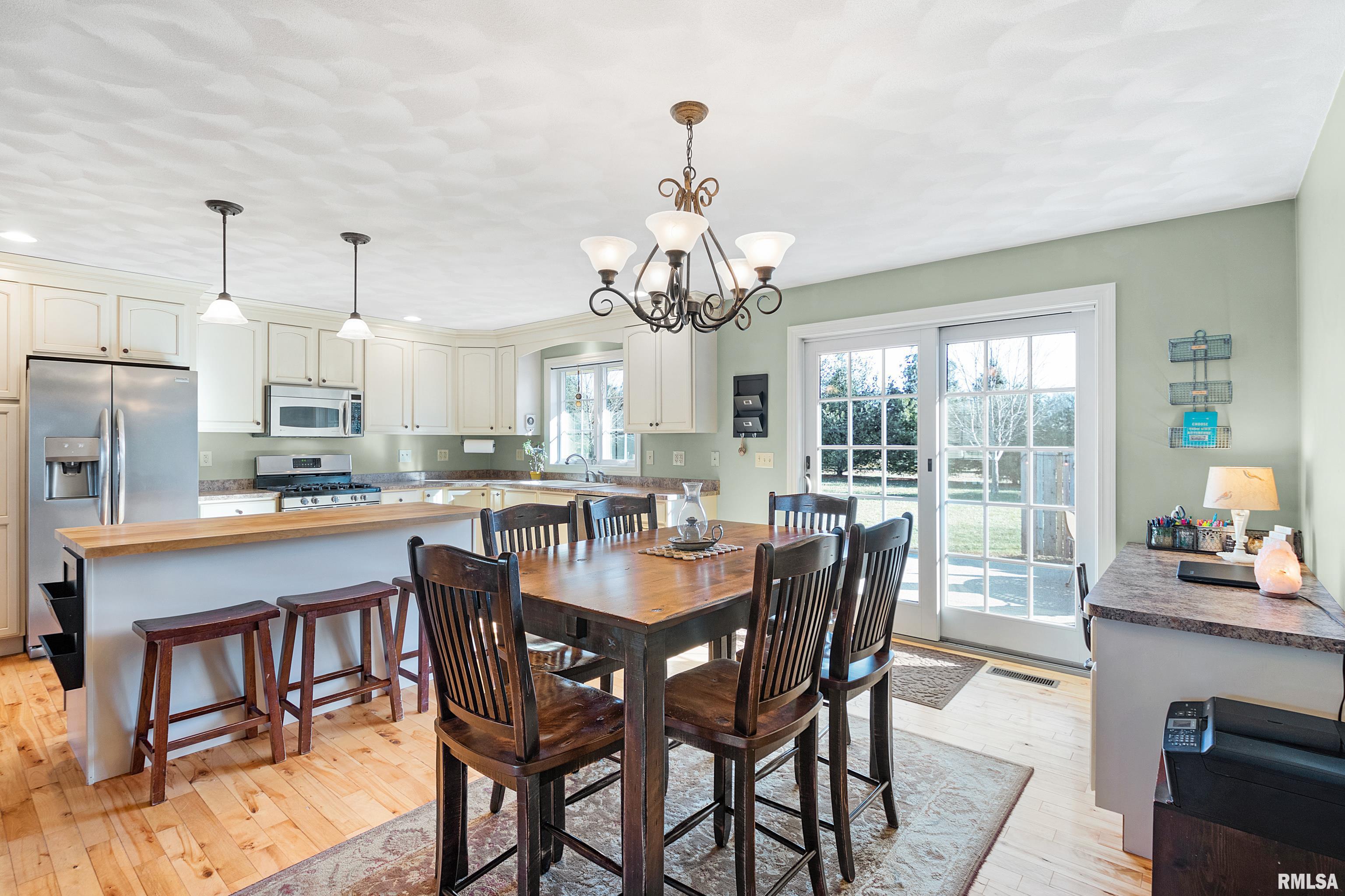 1404 Kelsey's Way Metamora, IL 61548 - Photo 21 of 50 Gallery Image 21