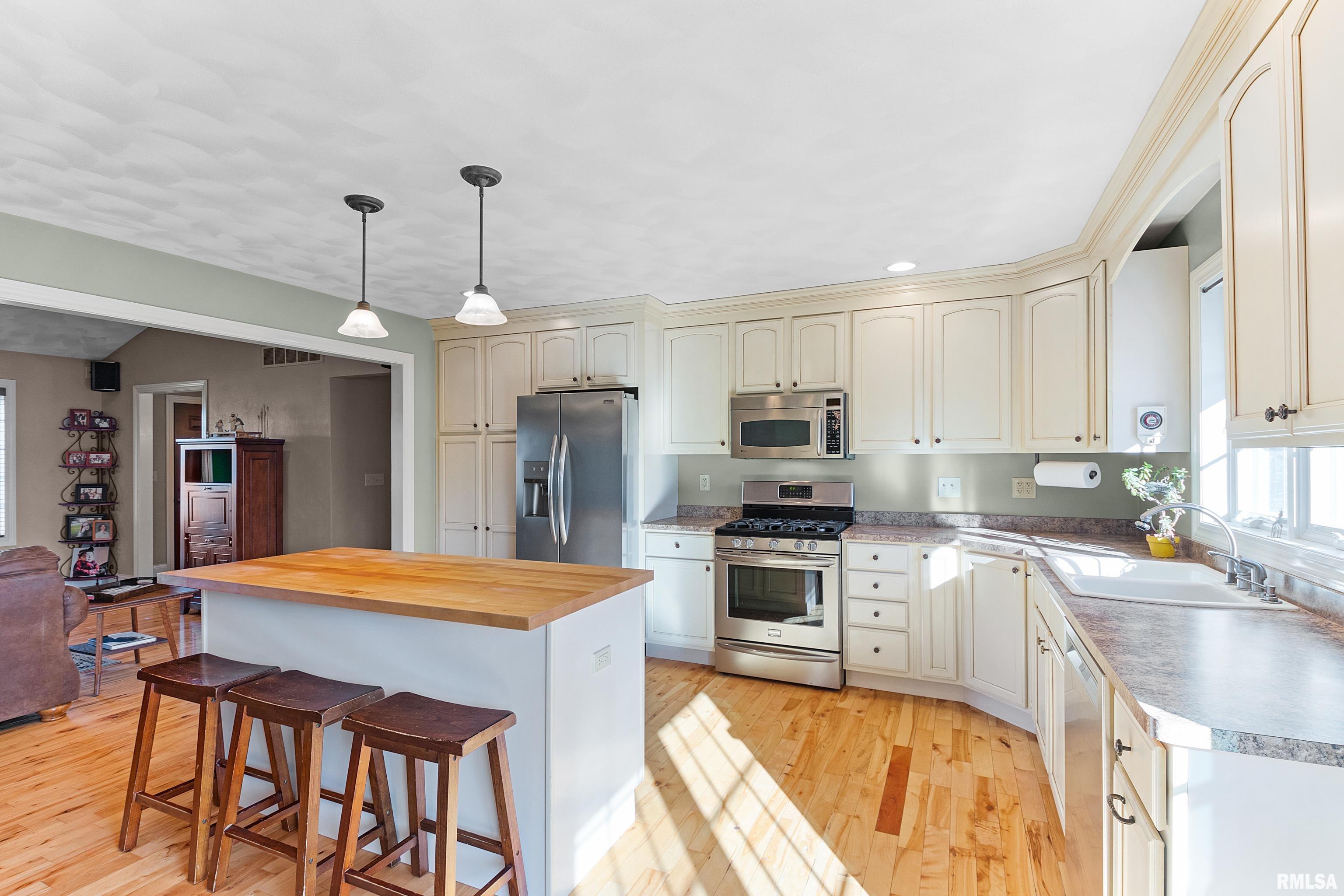 1404 Kelsey's Way Metamora, IL 61548 - Photo 24 of 50 Gallery Image 24