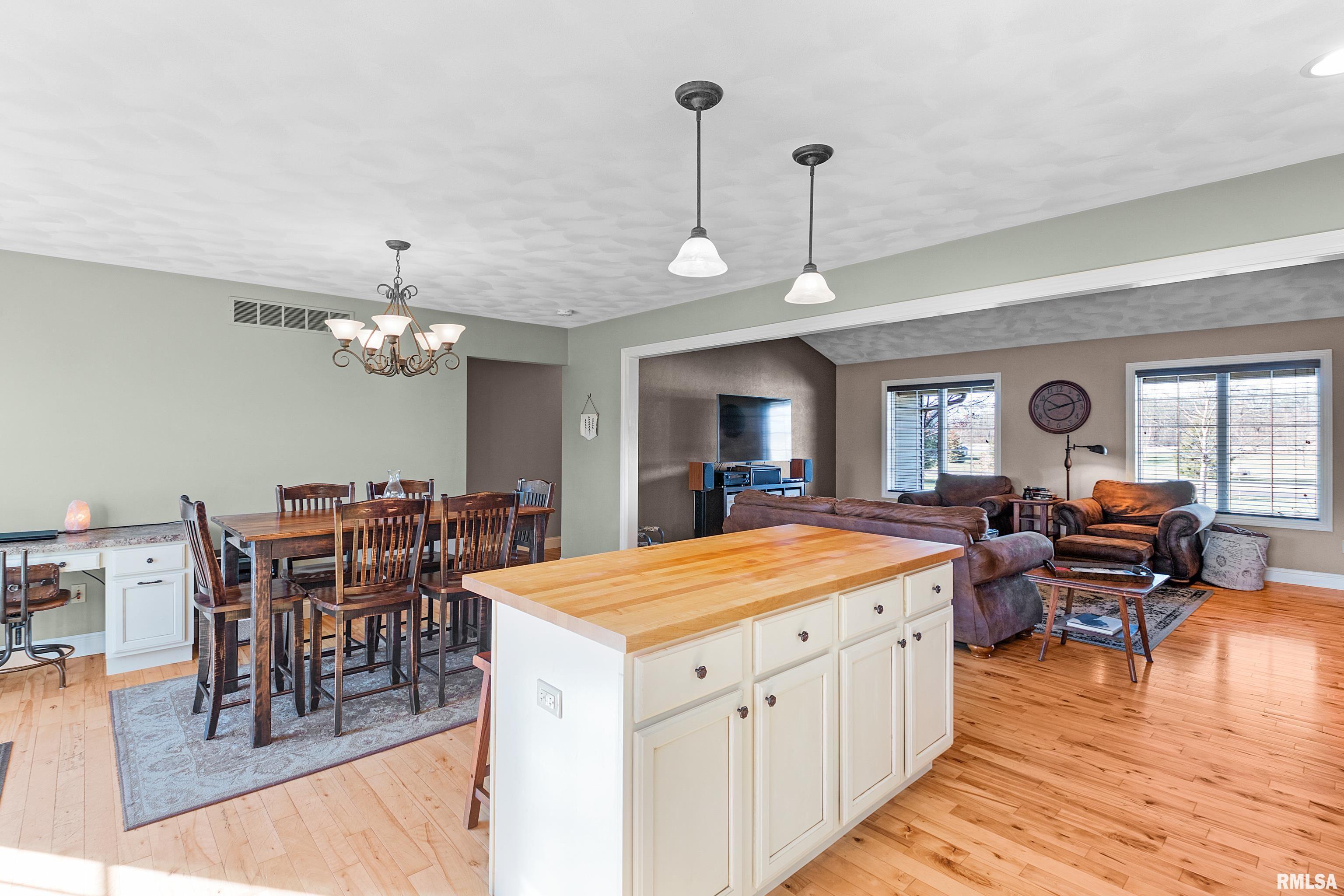 1404 Kelsey's Way Metamora, IL 61548 - Photo 25 of 50 Gallery Image 25