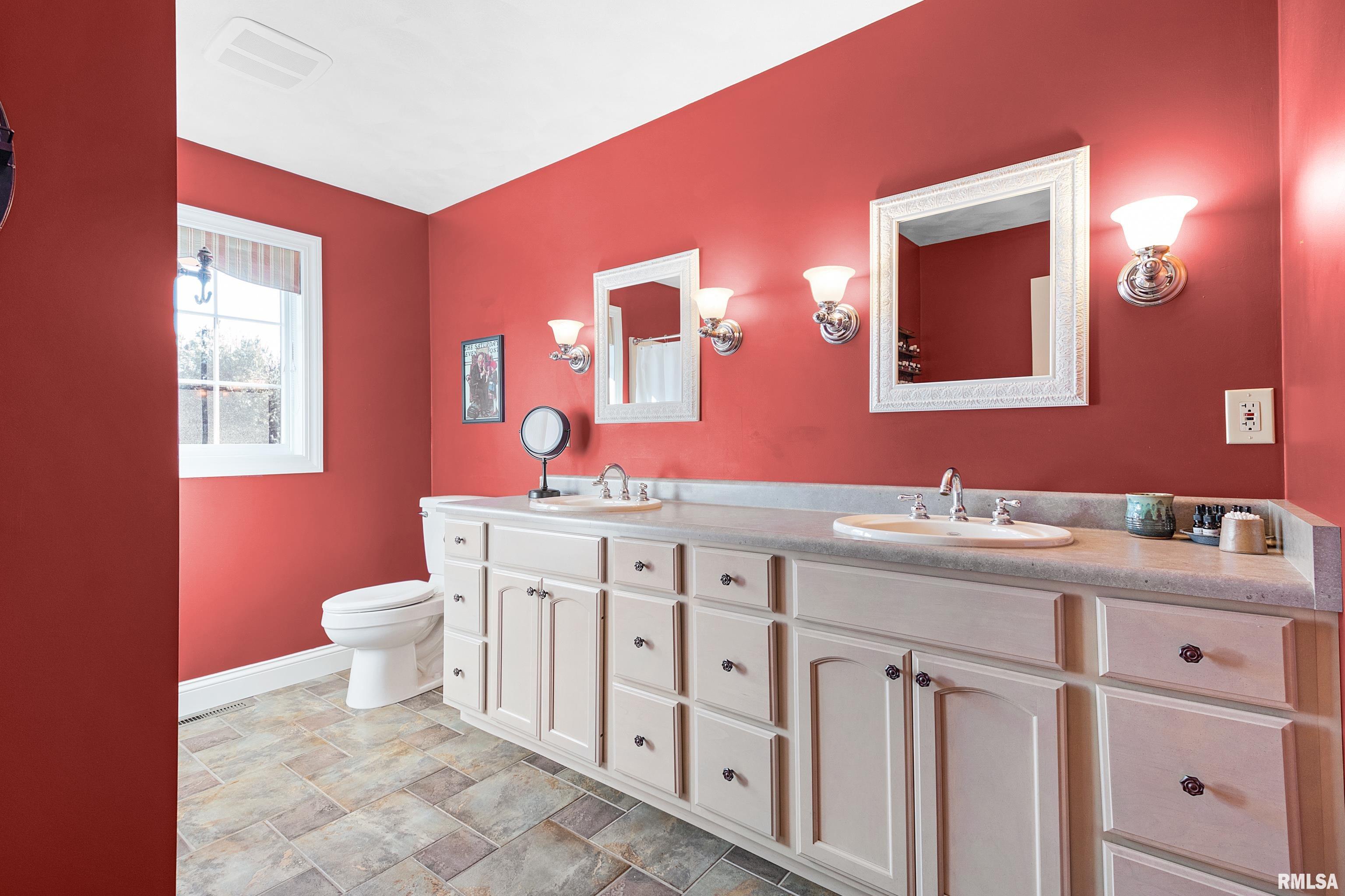 1404 Kelsey's Way Metamora, IL 61548 - Photo 31 of 50 Gallery Image 31