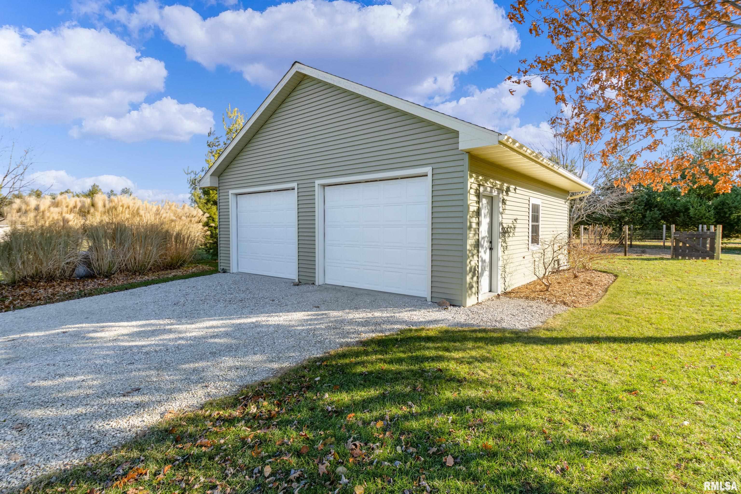 1404 Kelsey's Way Metamora, IL 61548 - Photo 4 of 50 Gallery Image 4