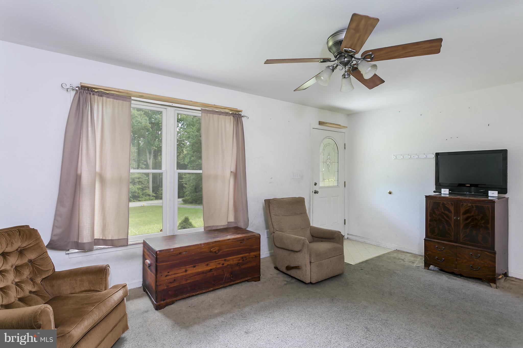 7225 Wright Road Hanover, MD 21076 - Photo 8 of 24 Living Room