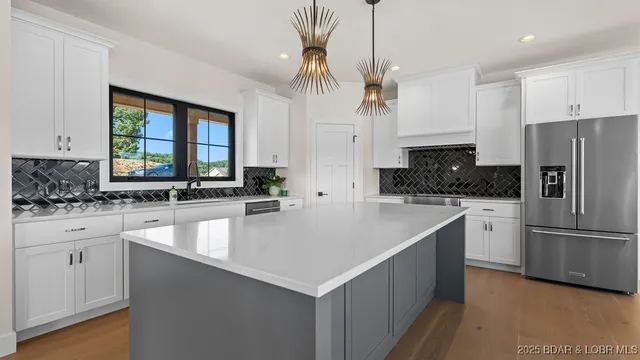 $1,354,000 | 325 Mission Bay Boulevard, Camdenton, MO 65020