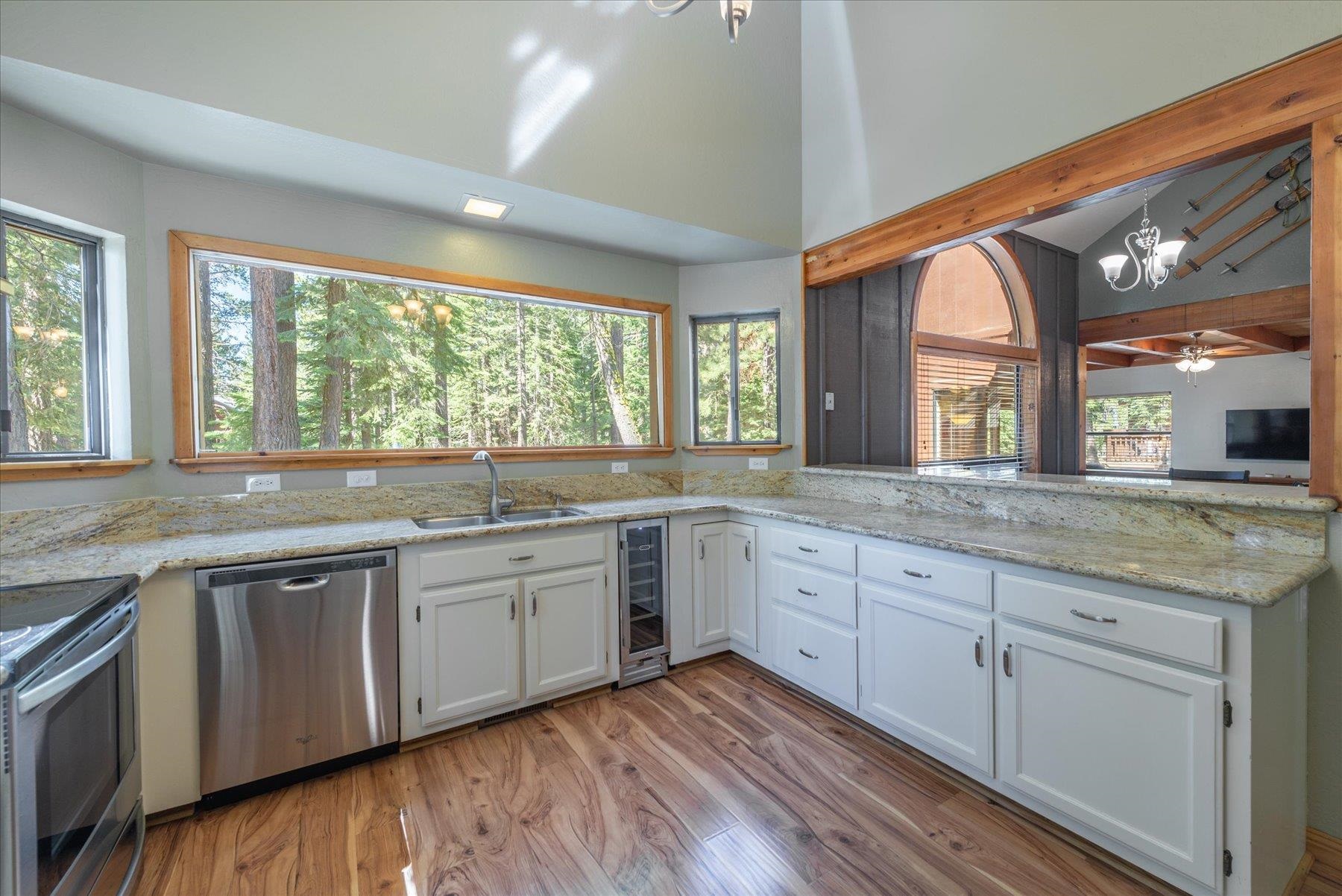 14554 Tyrol Road Truckee, CA 96161 - Photo 7 of 20 Gallery Image 7