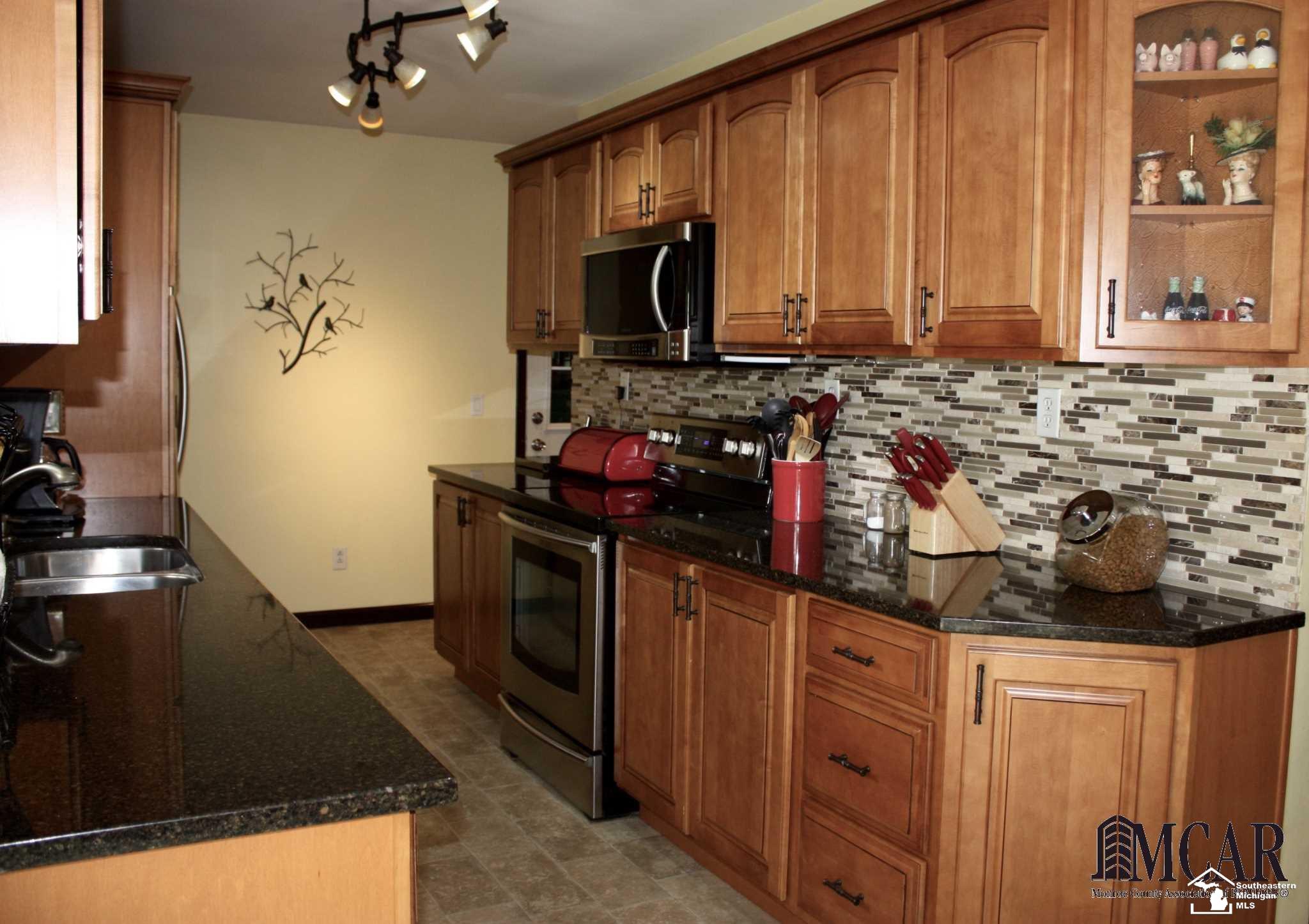 5626 Samaria Road Ottawa Lake, MI 49267 - Photo 8 of 40 21479114-7.JPG