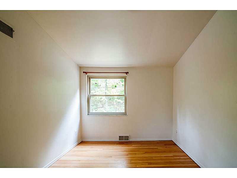 132 Maple Heights Road Pittsburgh, PA 15232 - Photo 16 of 21 Bedroom.