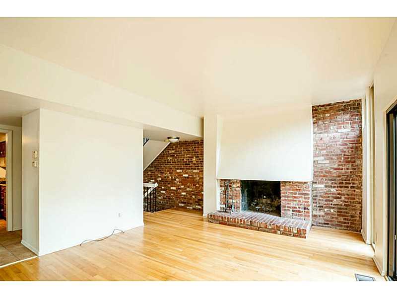 132 Maple Heights Road Pittsburgh, PA 15232 - Photo 3 of 21 Living Room.
