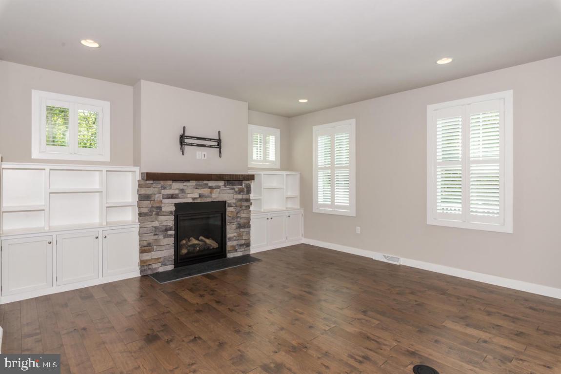 109 Shober Lane Lititz, PA 17543 - Photo 8 of 28 Gallery Image 8