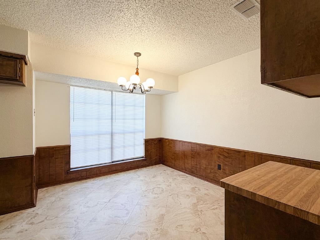 712 Pecan Street Burleson, TX 76028 - Photo 12 of 31