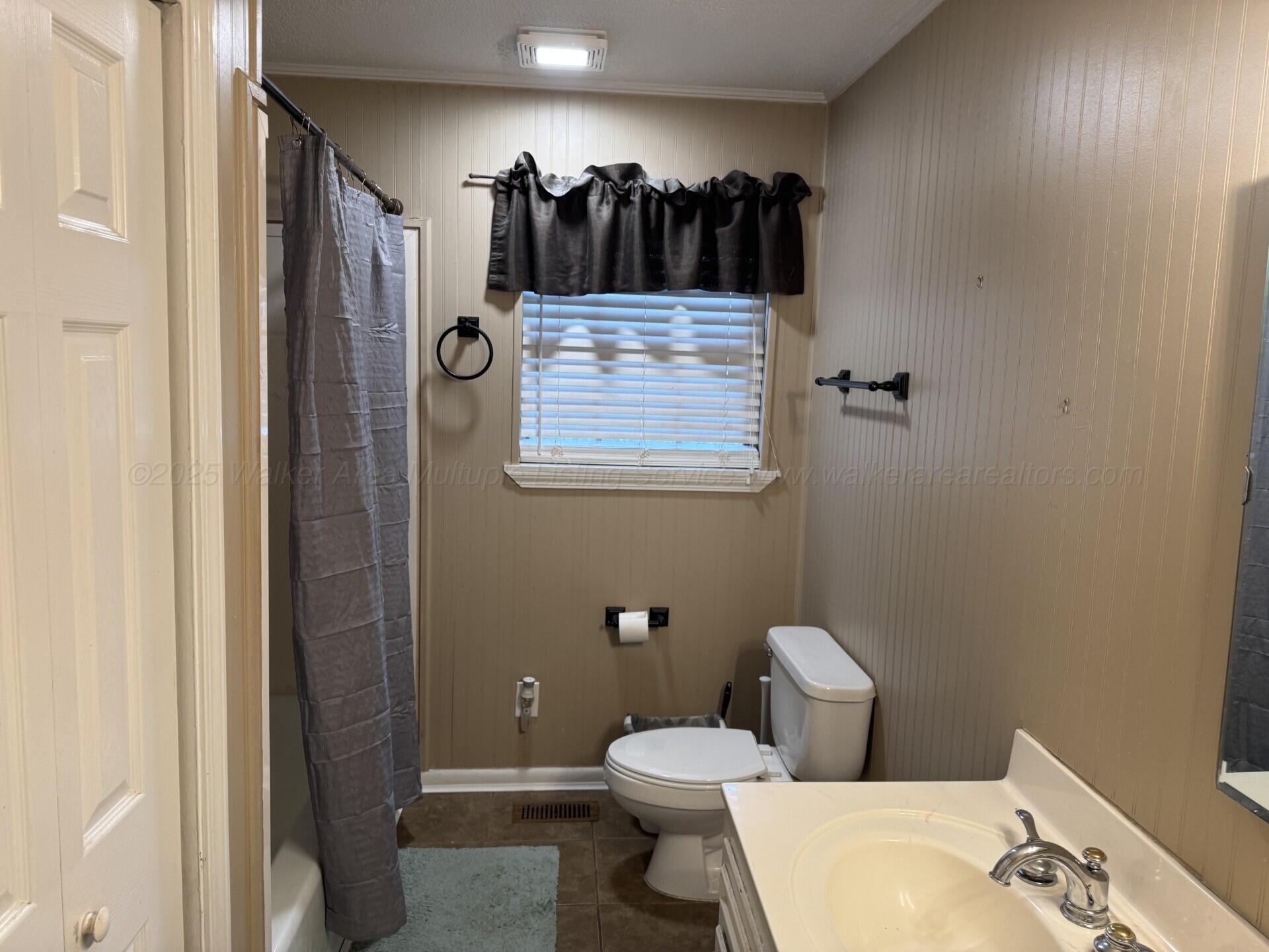 4407 Pineywoods Sipsey Road Jasper, AL 35504 - Photo 15 of 21 hall bath (2)