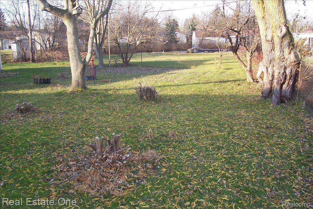 1866 Henbert Road West Bloomfield, MI 48324 - Photo 15 of 17 large fenced yard