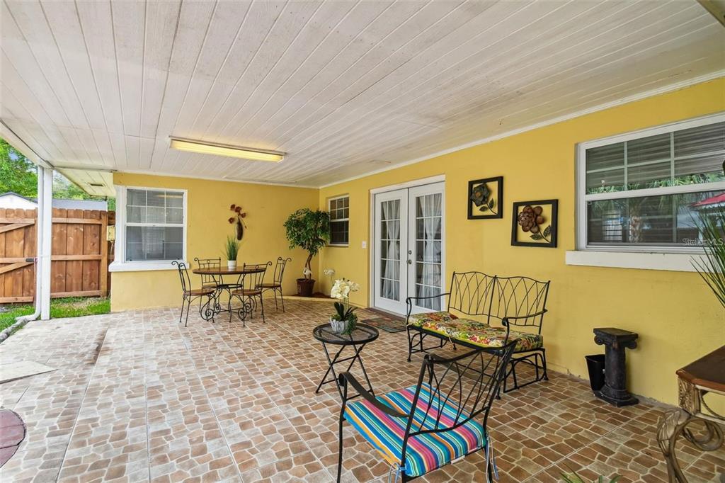3915 North Ridge Avenue Tampa, FL 33603 - Photo 38 of 52 a living room with furniture and a window