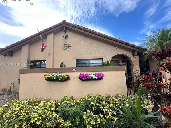 $599,000 | 6633 Northwest 178th Terrace, Hialeah, FL 33015