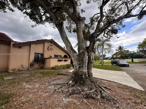 $599,000 | 6633 Northwest 178th Terrace, Hialeah, FL 33015