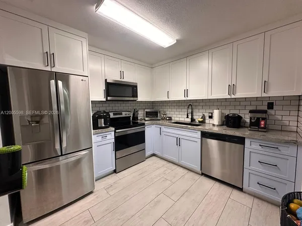$599,000 | 6633 Northwest 178th Terrace, Hialeah, FL 33015