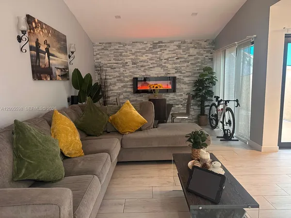 $599,000 | 6633 Northwest 178th Terrace, Hialeah, FL 33015