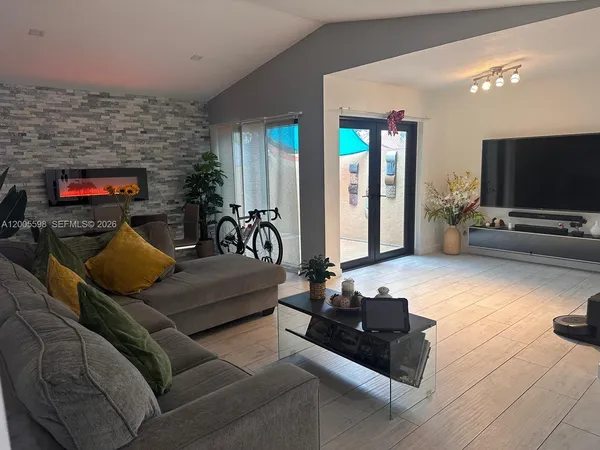 $599,000 | 6633 Northwest 178th Terrace, Hialeah, FL 33015