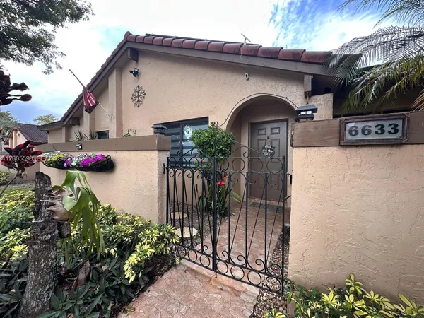 $599,000 | 6633 Northwest 178th Terrace, Hialeah, FL 33015