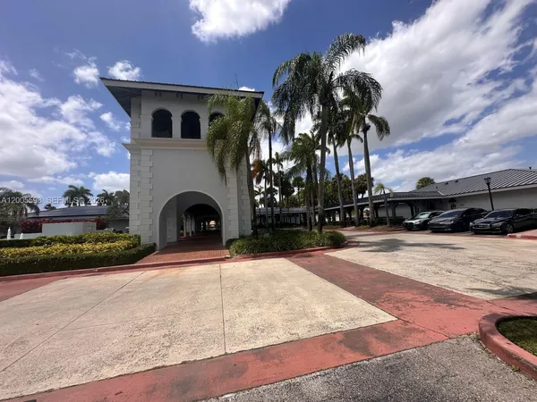 $599,000 | 6633 Northwest 178th Terrace, Hialeah, FL 33015