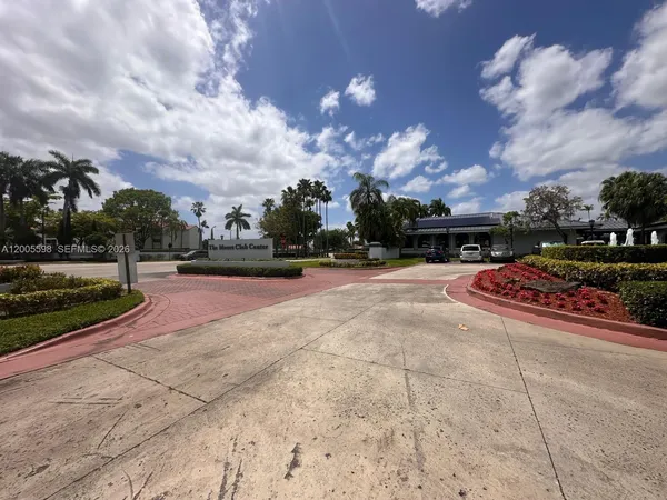 $599,000 | 6633 Northwest 178th Terrace, Hialeah, FL 33015