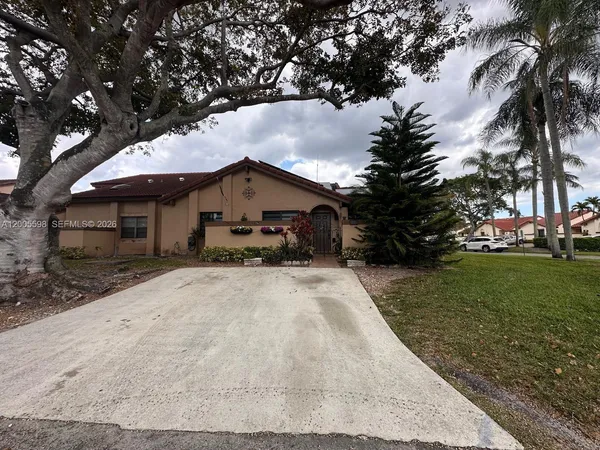 $599,000 | 6633 Northwest 178th Terrace, Hialeah, FL 33015