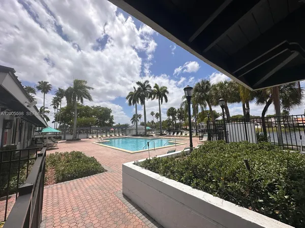 $599,000 | 6633 Northwest 178th Terrace, Hialeah, FL 33015