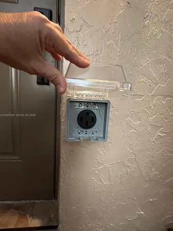 $599,000 | 6633 Northwest 178th Terrace, Hialeah, FL 33015