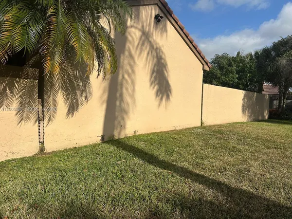 $599,000 | 6633 Northwest 178th Terrace, Hialeah, FL 33015