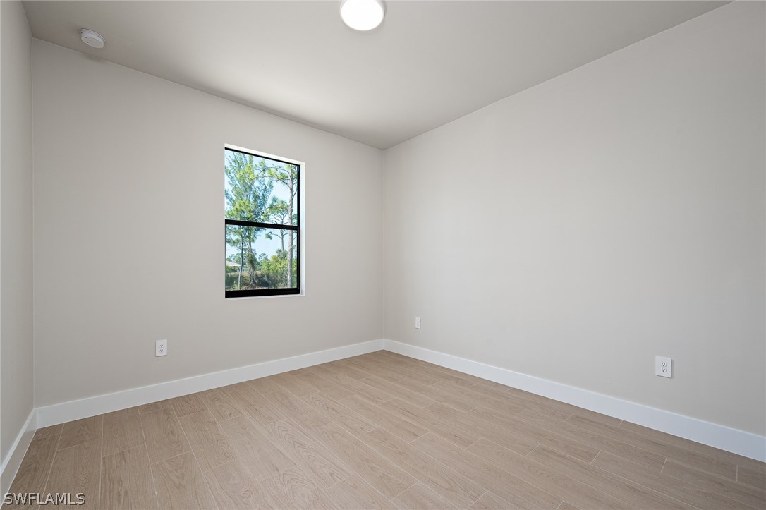 2000 Jefferson Avenue Alva, FL 33920 - Photo 17 of 24 an empty room with a window