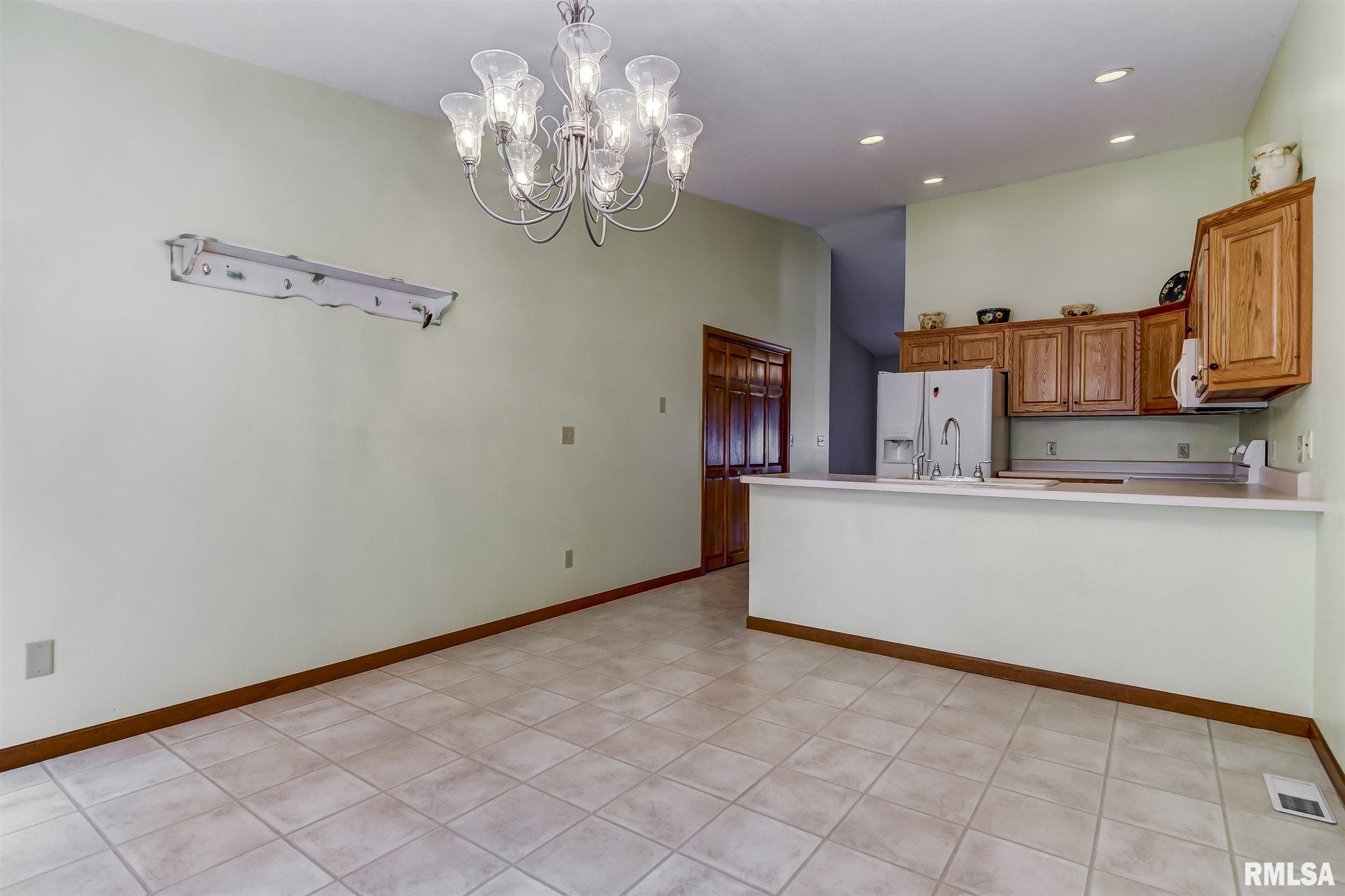 3209 Sequoia Drive Springfield, IL 62712 - Photo 7 of 35 Gallery Image 7