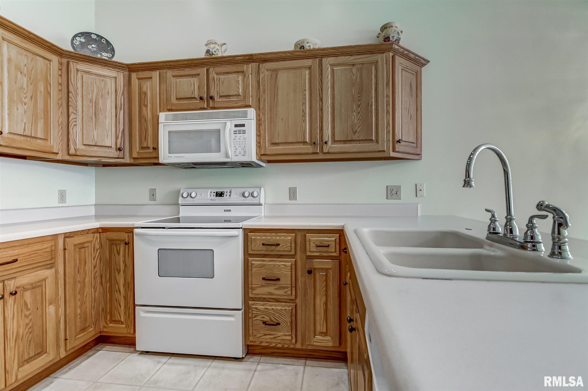 3209 Sequoia Drive Springfield, IL 62712 - Photo 9 of 35 Gallery Image 9