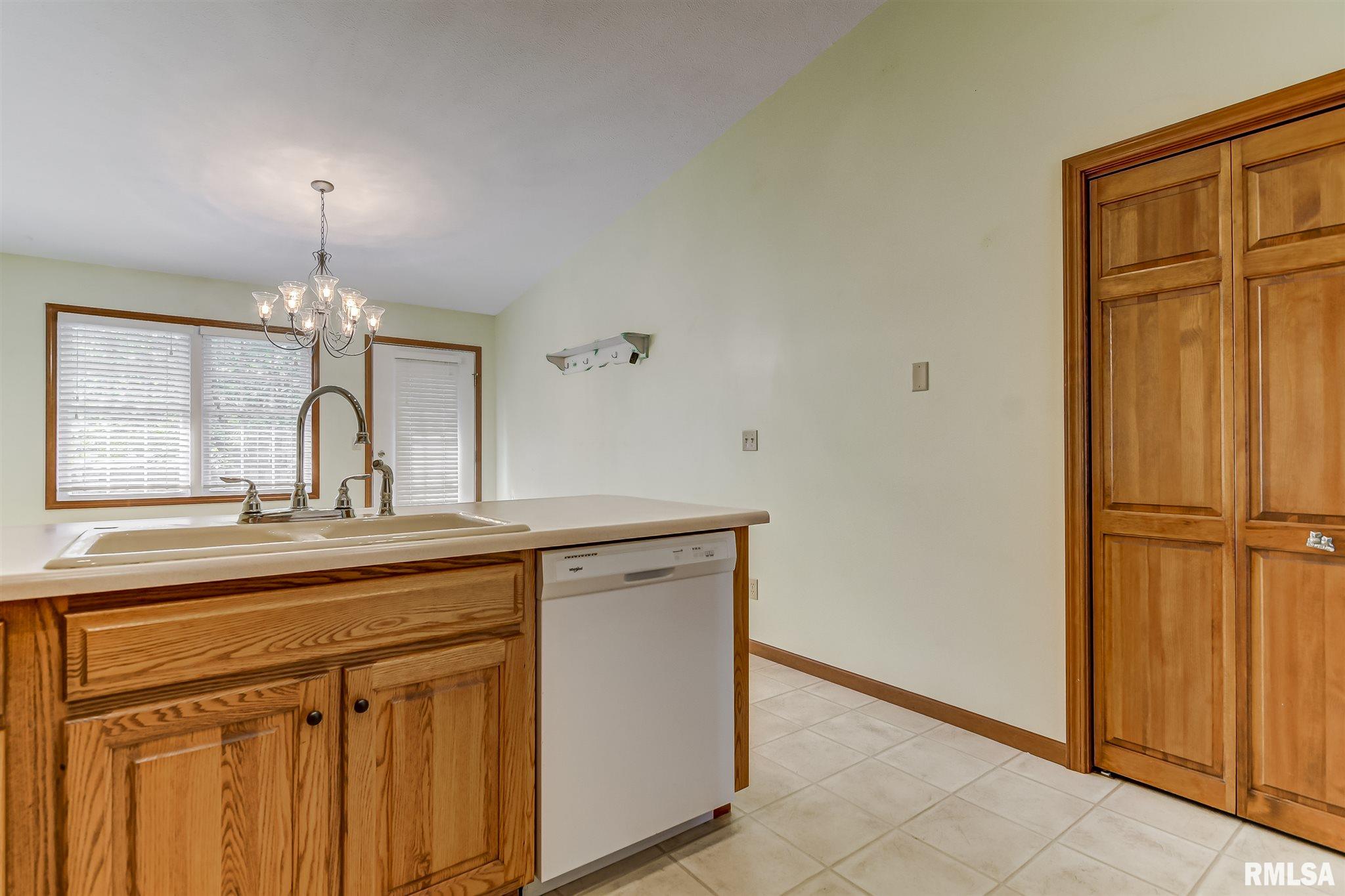 3209 Sequoia Drive Springfield, IL 62712 - Photo 10 of 35 Gallery Image 10
