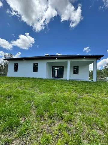 a view of a house with a backyard