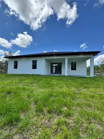 a view of a house with a backyard