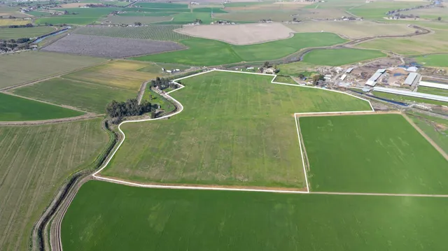 a view of a tennis court