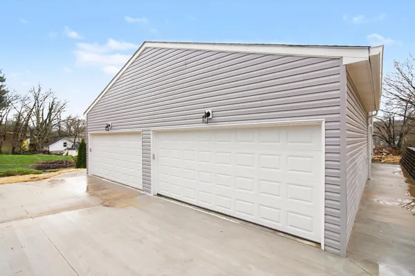 $365,000 | 190 Powers Way, Unit 1 & 2, Aurora, IN 47001