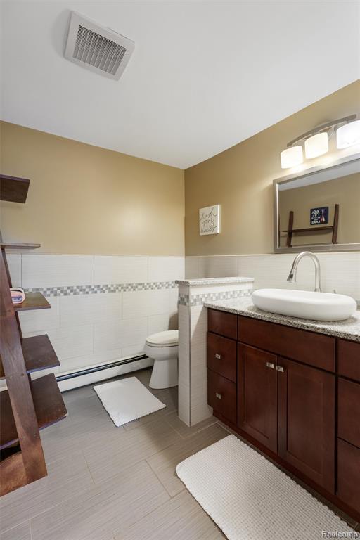 415 Leon Road Walled Lake, MI 48390 - Photo 11 of 48