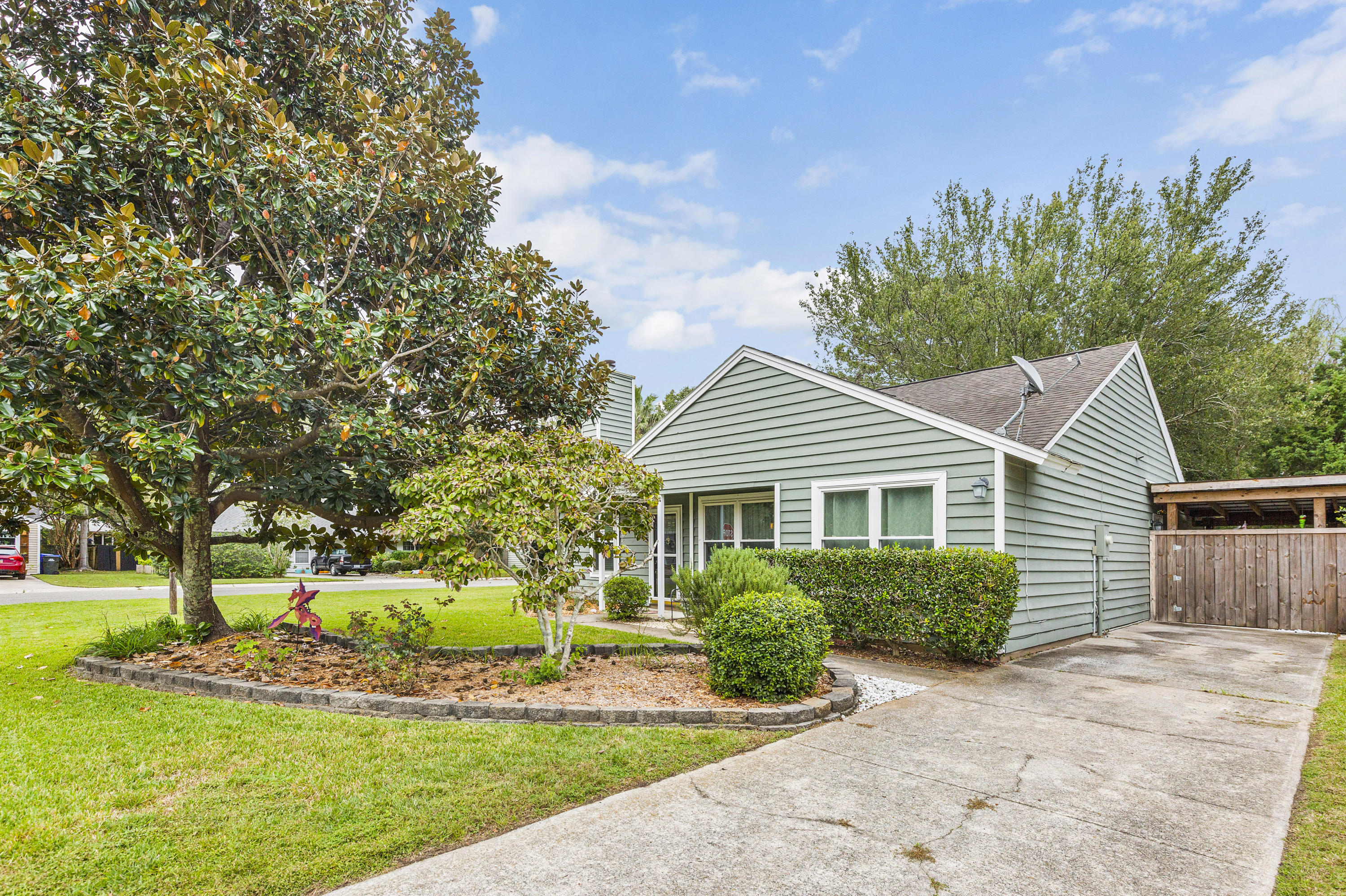 1128 Shoreham Road Charleston, SC 29412 - Photo 2 of 33 2