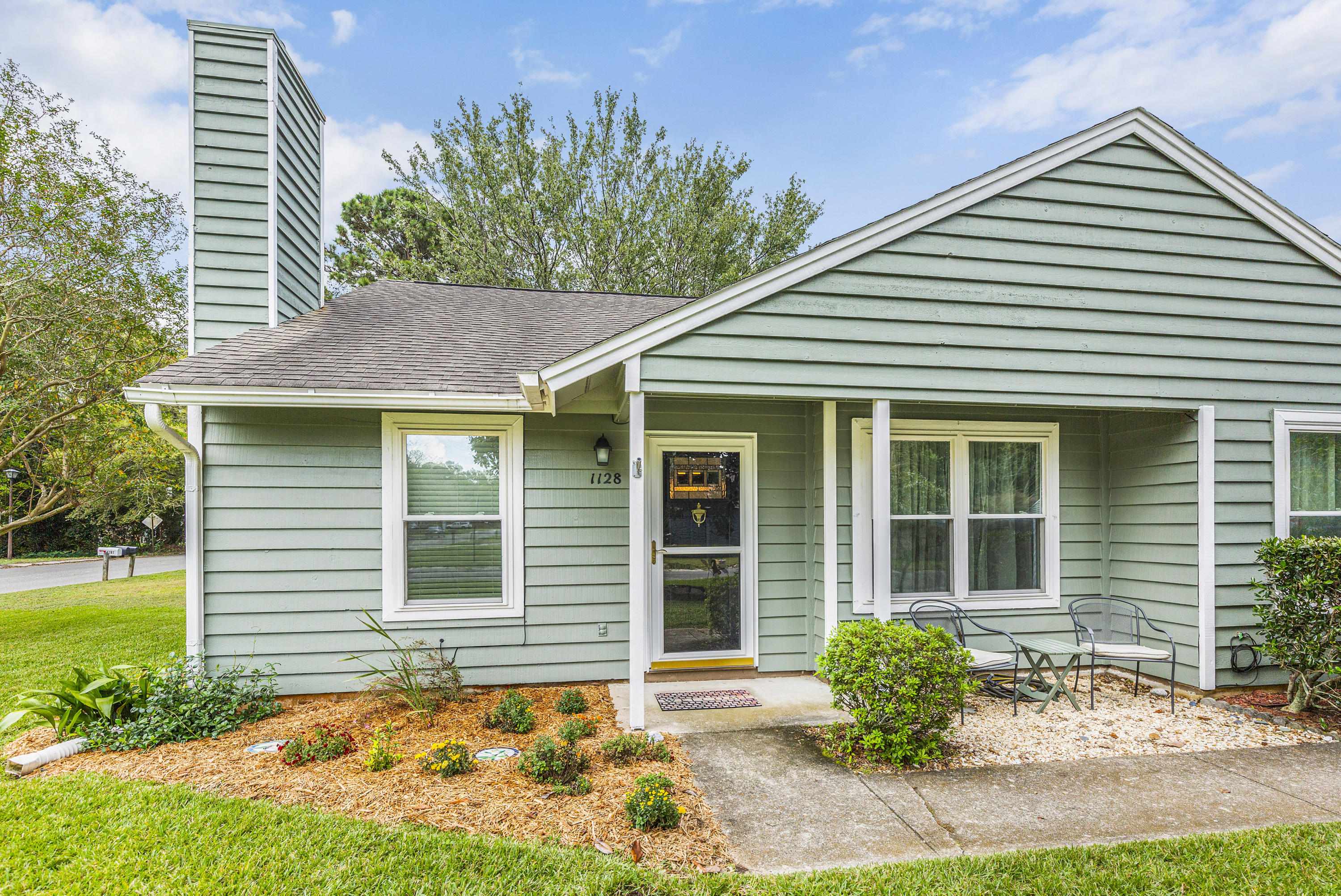 1128 Shoreham Road Charleston, SC 29412 - Photo 3 of 33 3