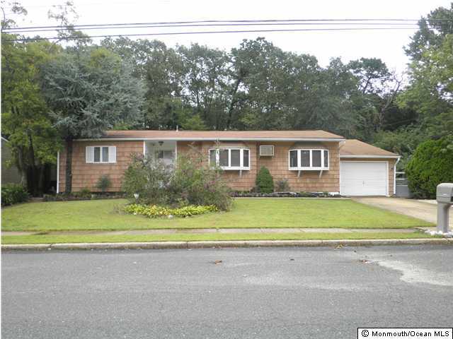 941 Harrison Road Toms River, NJ 08753 - Photo 1 of 3 Primary Photo