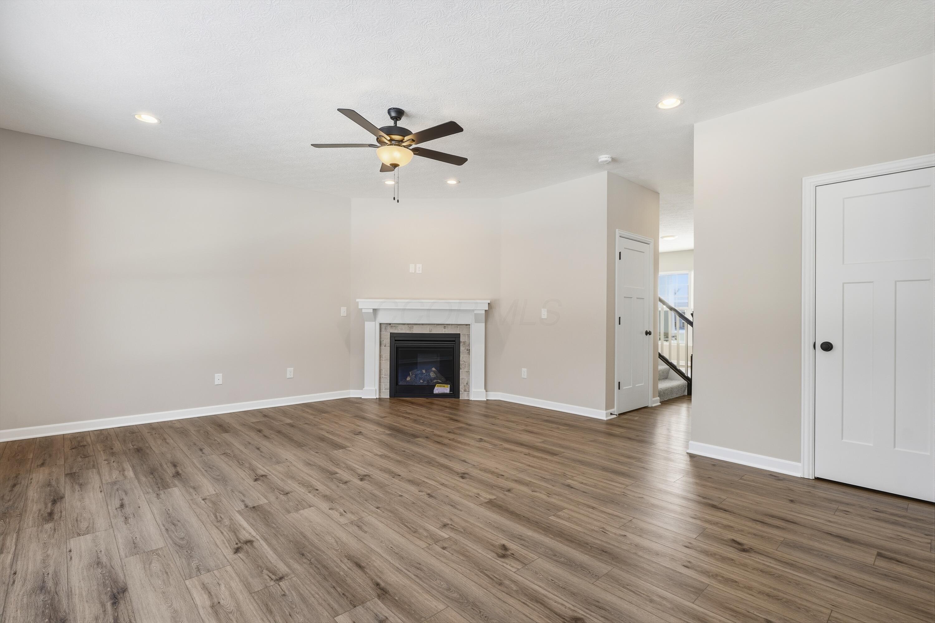 304 Cherry Hills Road Commercial Point, OH 43116 - Photo 11 of 47 Living Room
