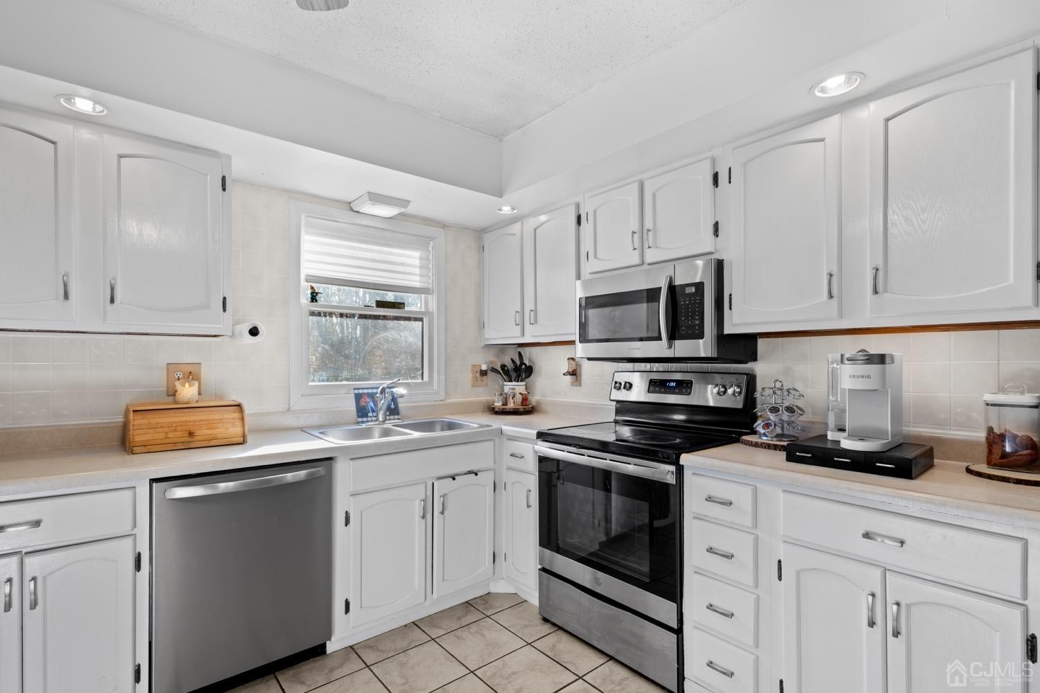 34 Alpine Court Hewitt, NJ 07421 - Photo 6 of 38 Gallery Image 6