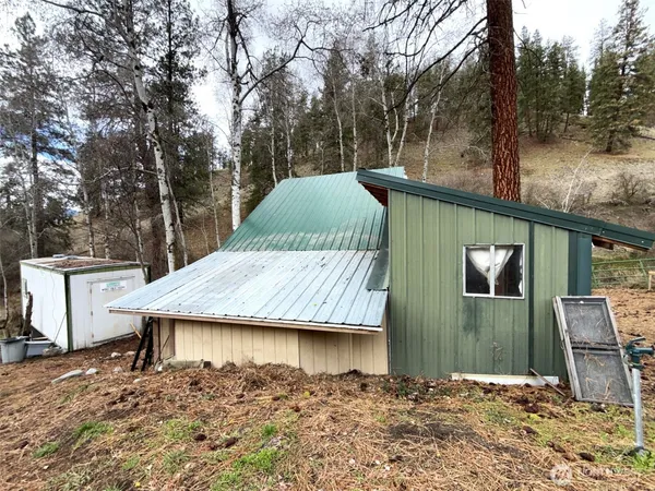 a view of a house with backyard and sitting area