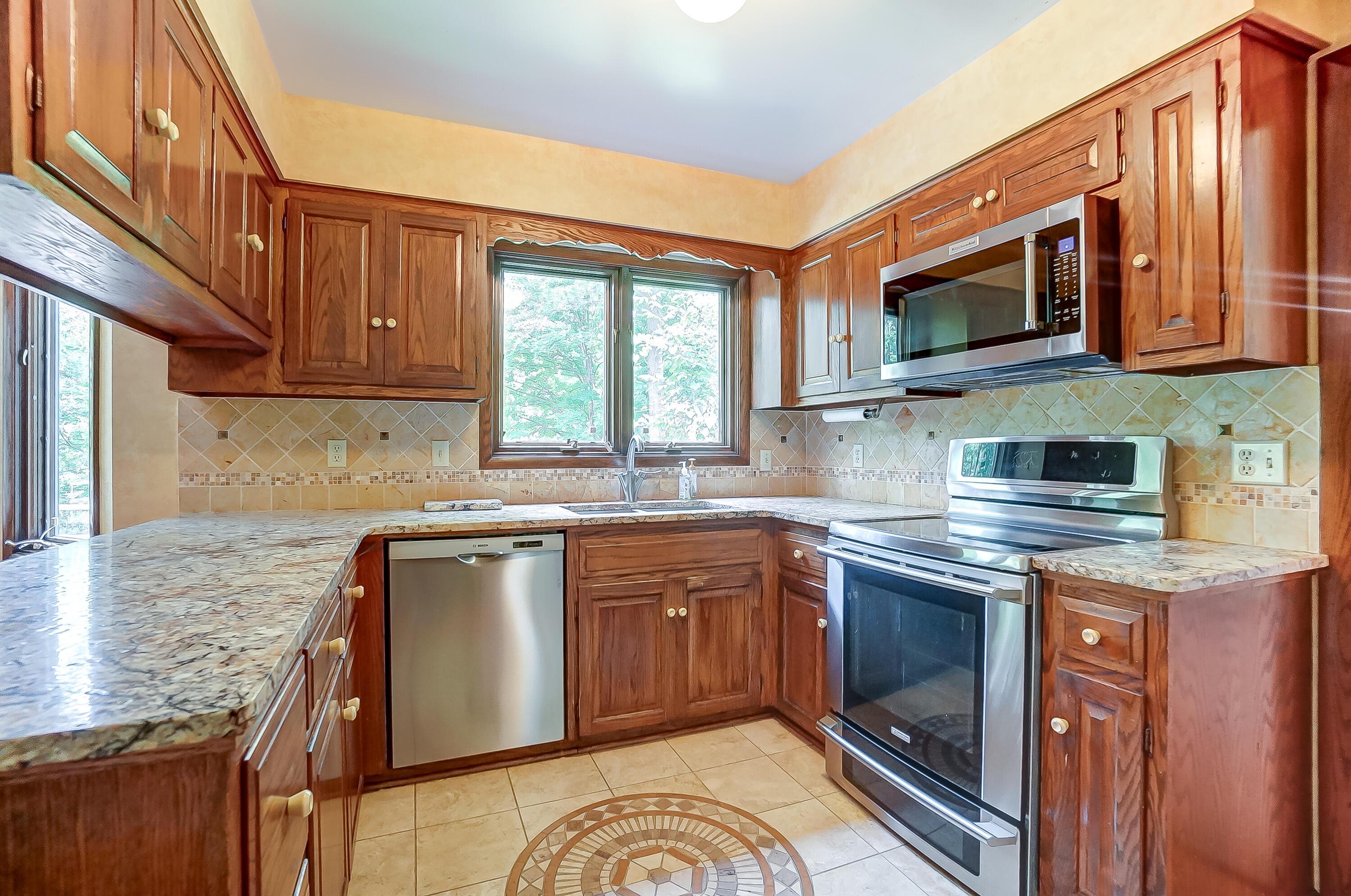 1560 Carriage Road Powell, OH 43065 - Photo 8 of 64 Kitchen