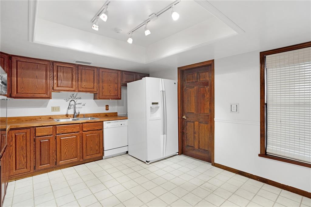 1822 Rada Terrace Deltona, FL 32725 - Photo 15 of 36 Kitchen