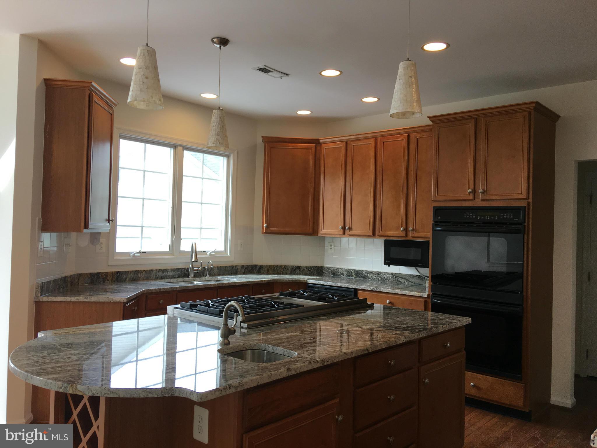 1301 Gatesmeadow Way Reston, VA 20194 - Photo 13 of 30 Kitchen